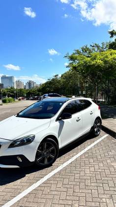 VOLVO V40 2.0 T5 CROSS COUNTRY AWD TURBO GASOLINA 4P AUTOMÁTICO
